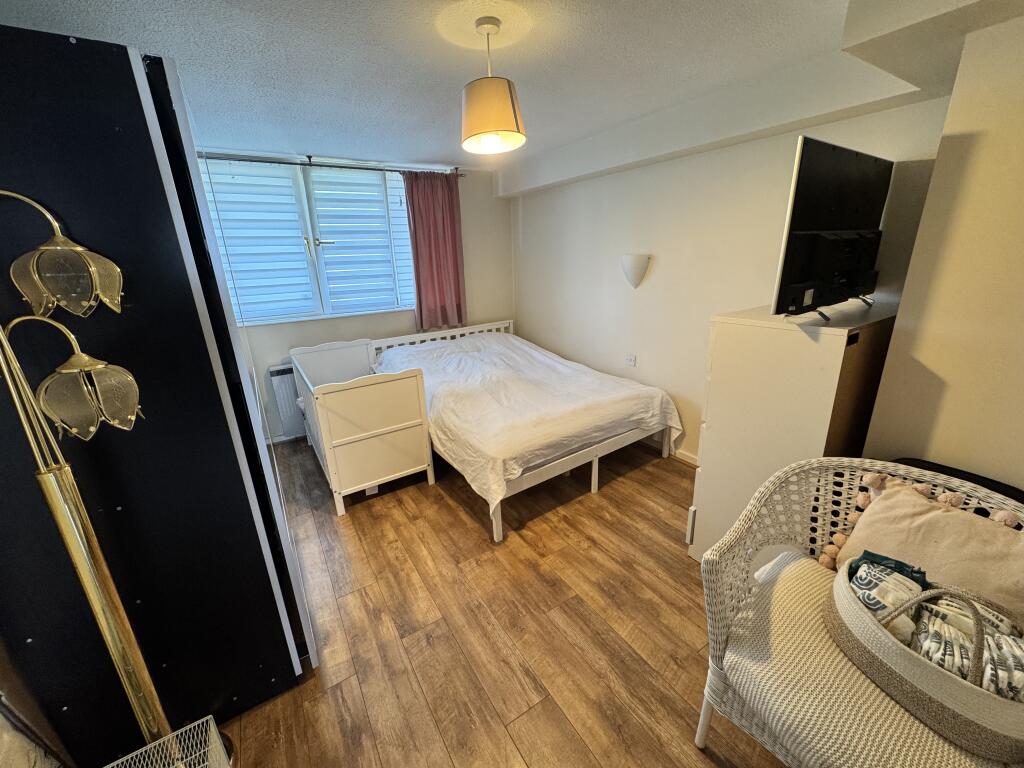 Apartment in Chelmsford - View 5