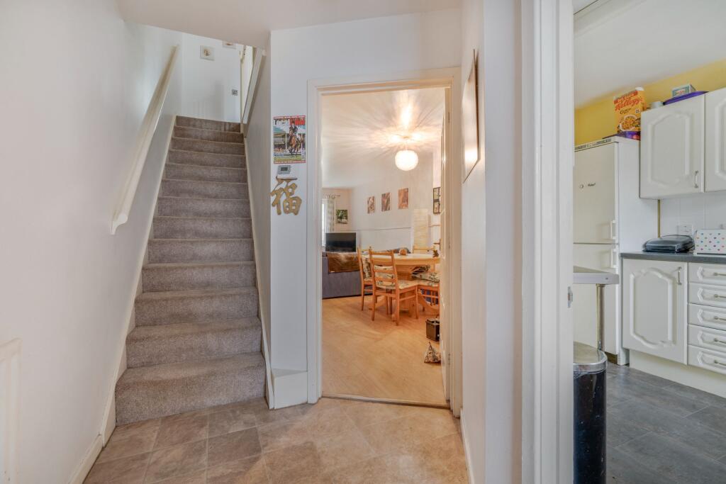 3b Goddards Close, Cranbrook - View 5