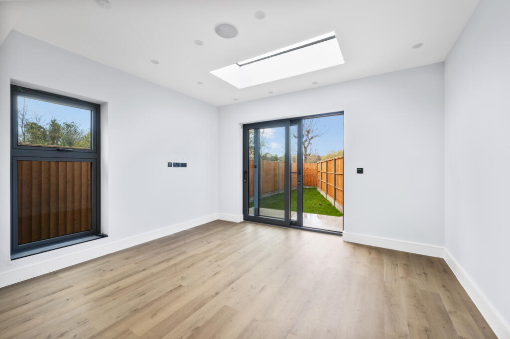 Coombe Lane, West Wimbledon, SW20 photo 4