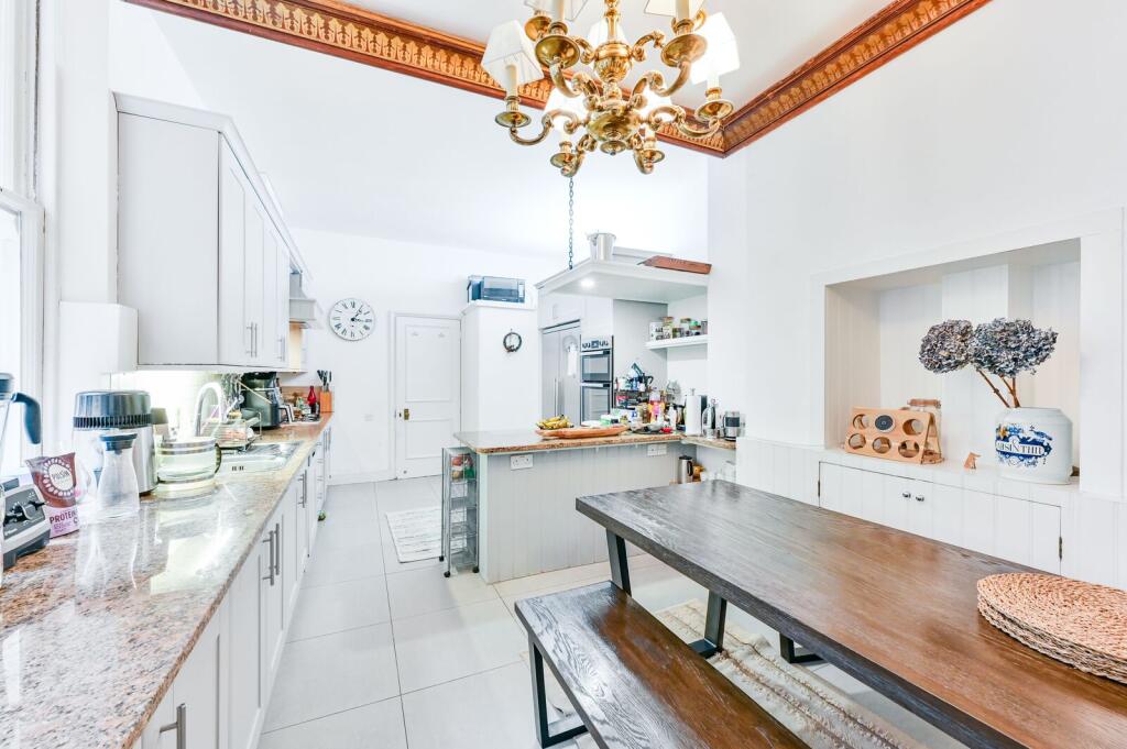 4 bedroom flat for rent