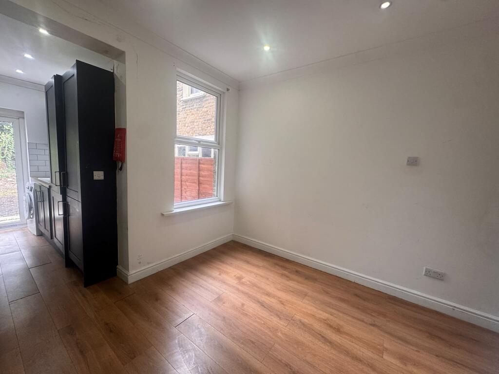 House in London - View 5