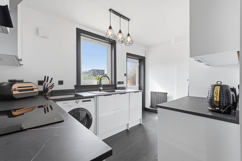 House in Kirkcaldy - More