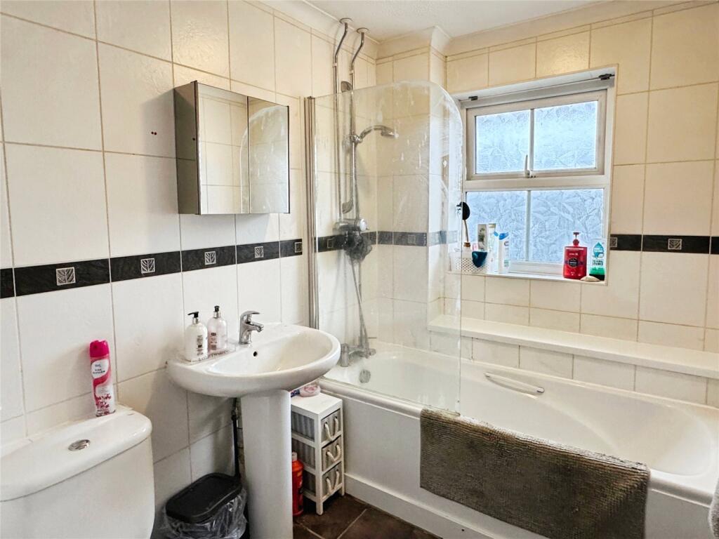 Harvard Close, Woodley, Reading - More