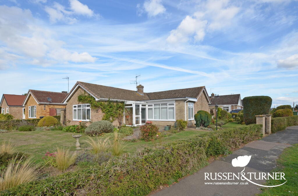 3-bed detached on Pine Tree Chase, West Winch, £289,995