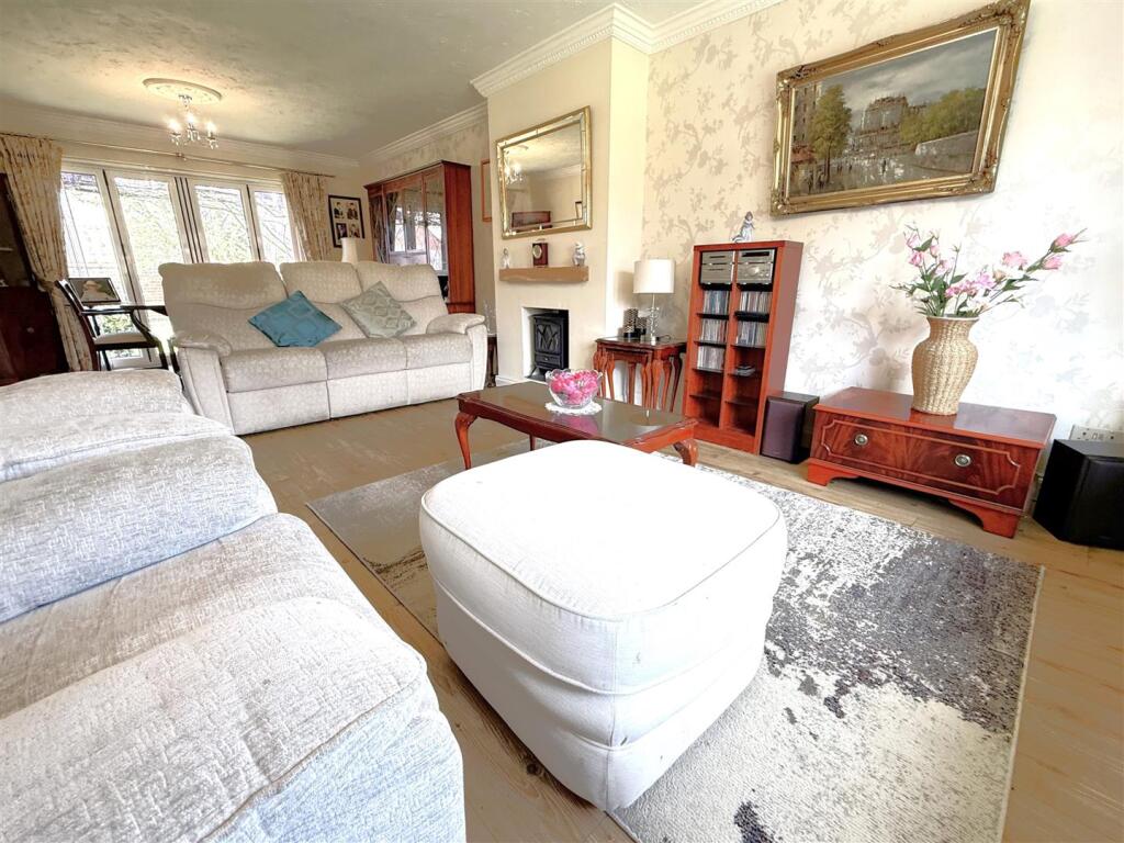 House in Melton, Bottesford - More