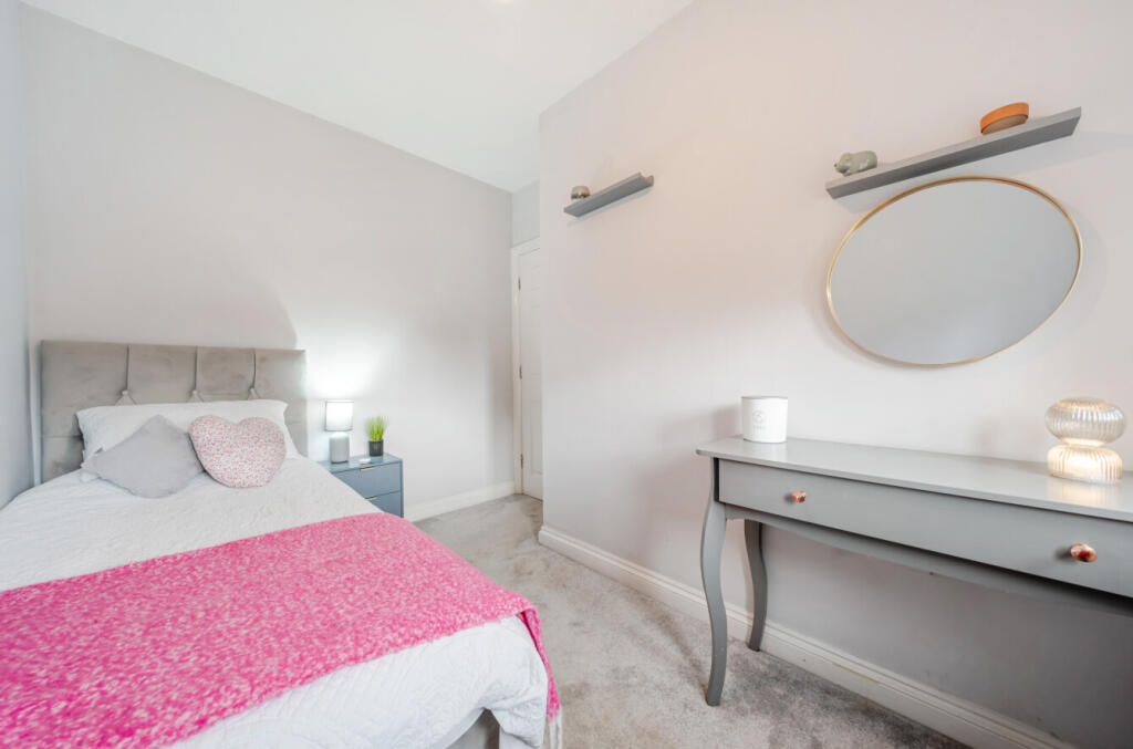 House in Leeds, Horsforth Vale, Calverley - More