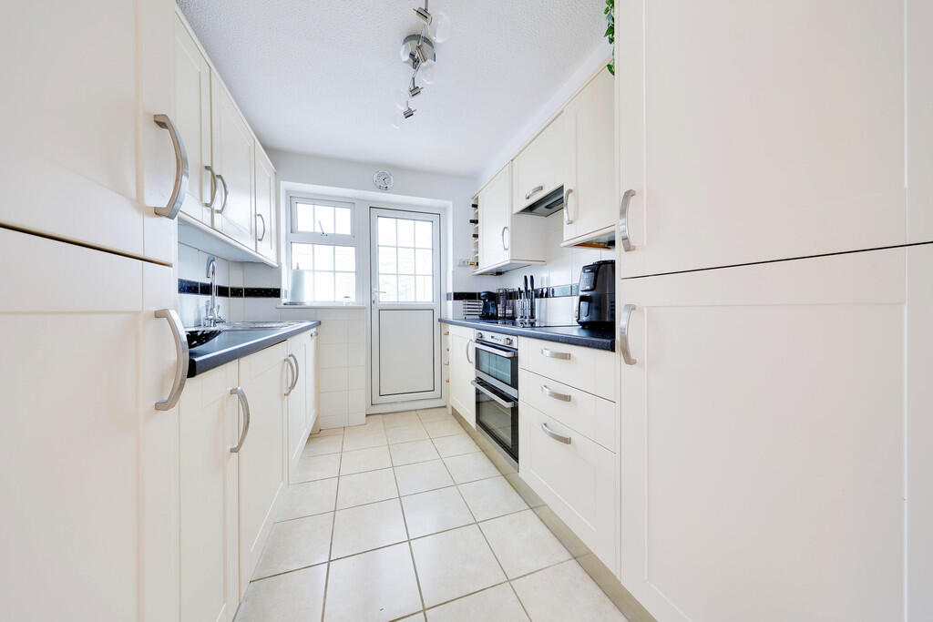 Gardiner Close, Orpington photo 3