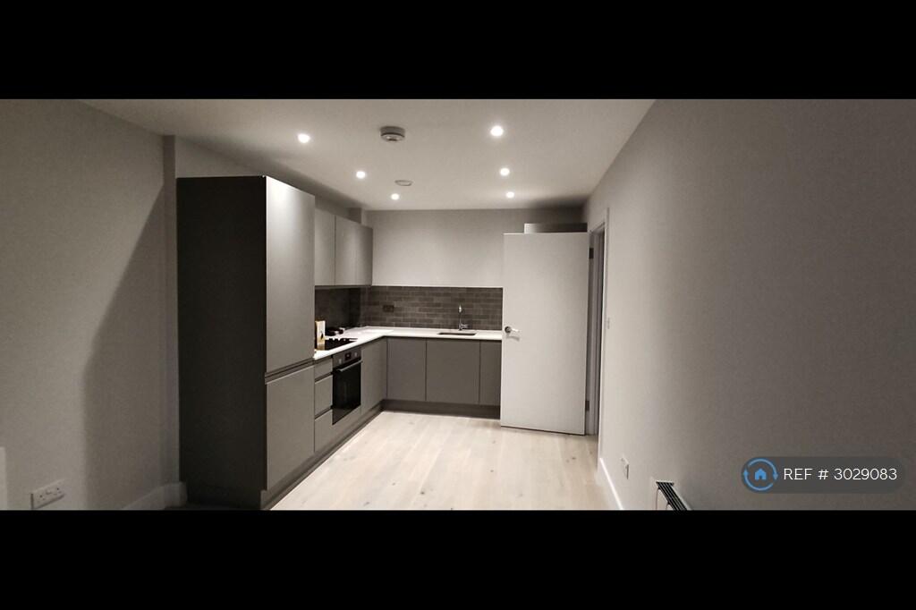 Apartment in Southampton, Maybush - View 5