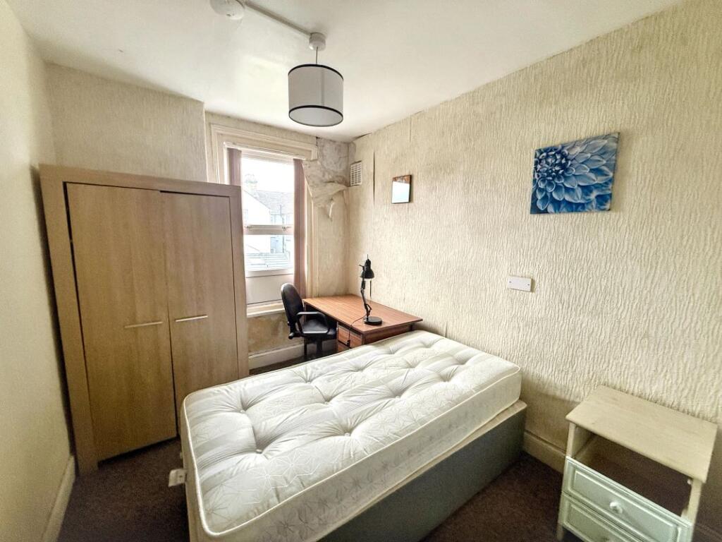House in Portsmouth - More