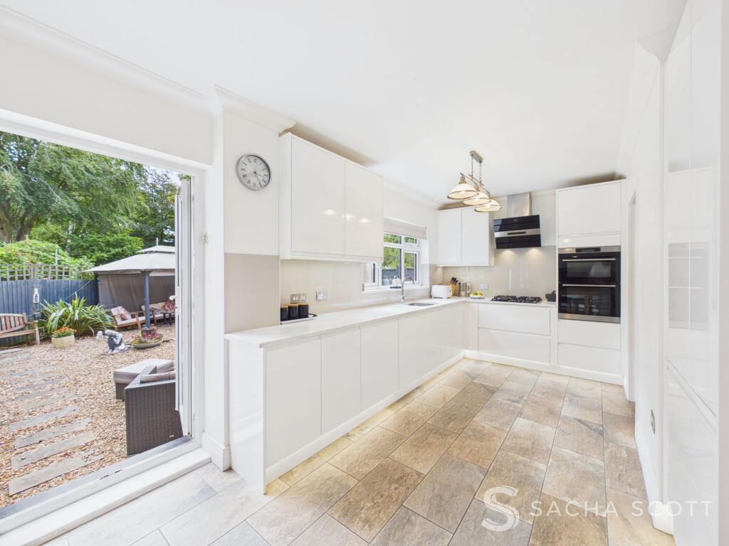 House in Sutton - View 4