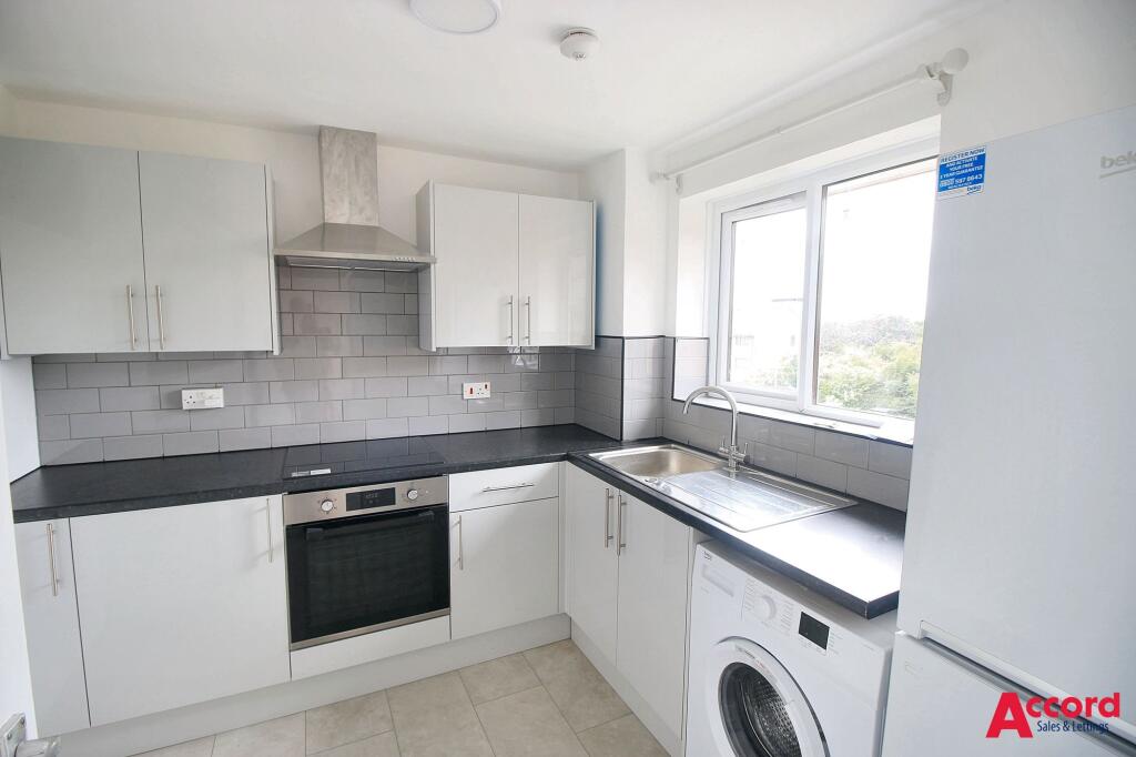 Apartment in London, Little Heath - View 3