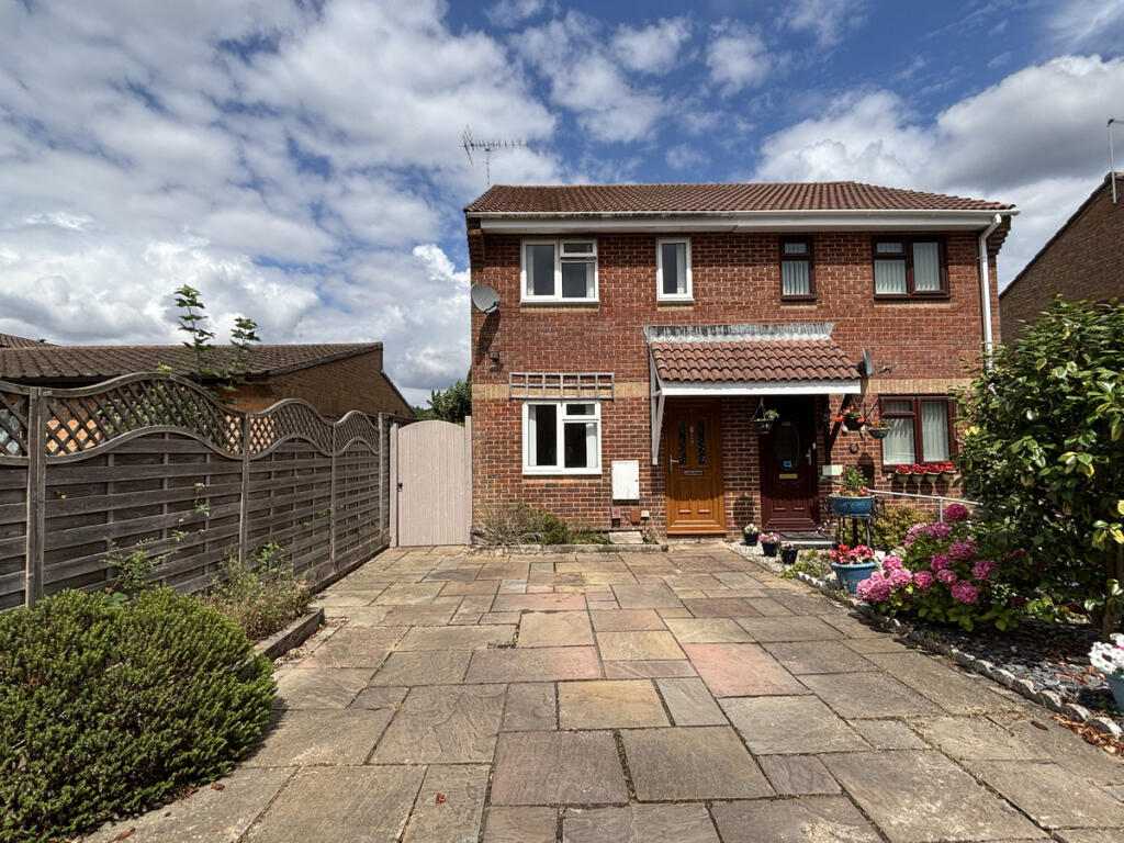 Davenport Close, Poole, BH16 5 photo 3