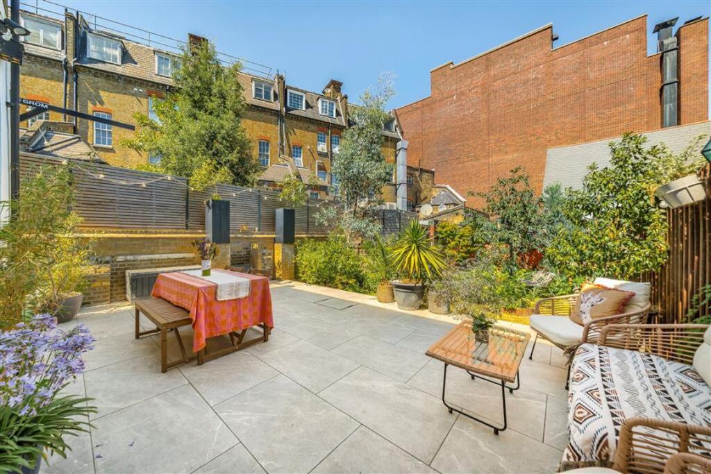 House in London - View 5