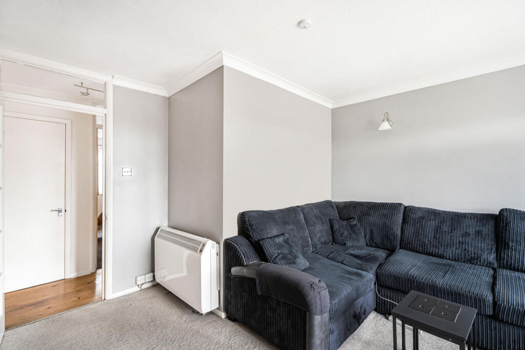 Apartment in London, Enfield Highway, Ponders End - View 5
