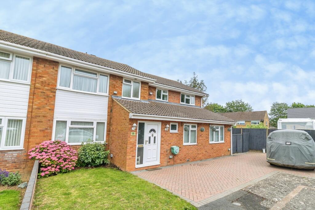 Main image of property: Temple Close, Bletchley, Milton Keynes, Buckinghamshire, MK3