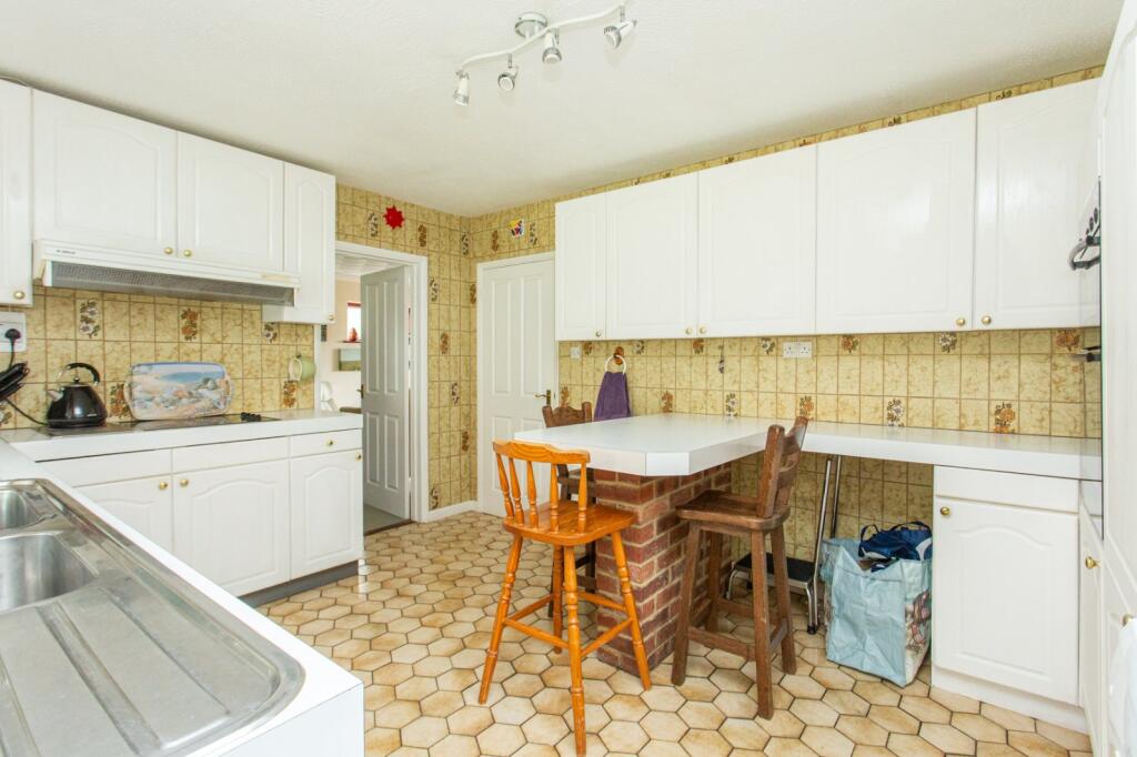 Hillborough Drive, Herne Bay, Kent, CT6 - Więcej
