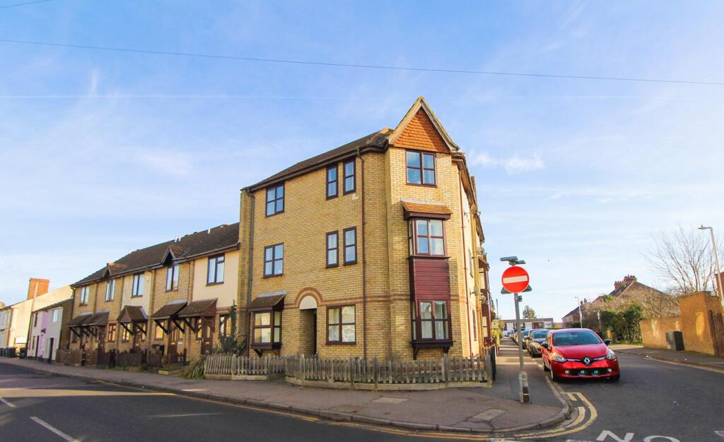 Main image of property: Hitchin Street, Biggleswade, SG18