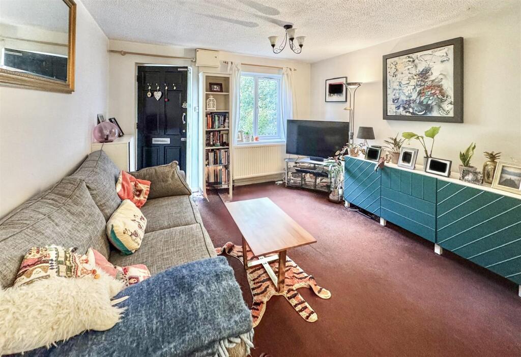 House in Gloucester - View 2