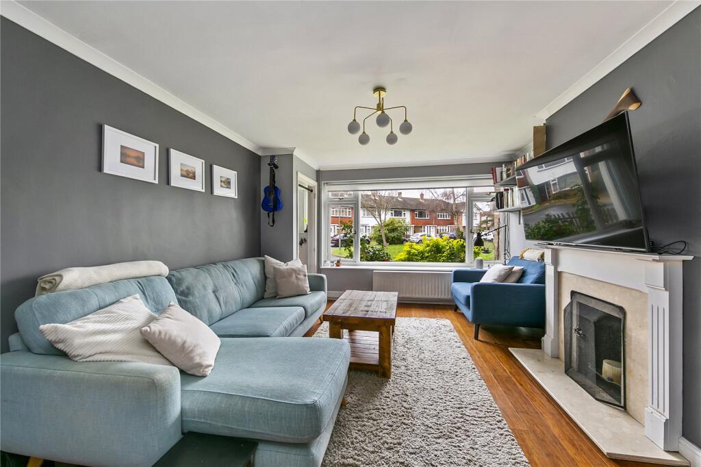 Elizabeth Gardens, Sunbury On Thames - Vista 2