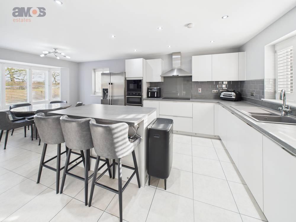 5-bed detached on Alice Gardens, Rochford, Essex, £800,000