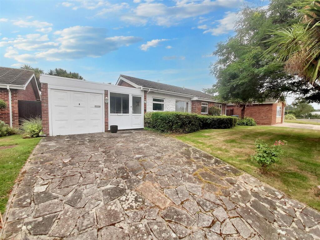 3-bed bungalow on Springfield, Nyetimber, Bognor Regis, £415,000