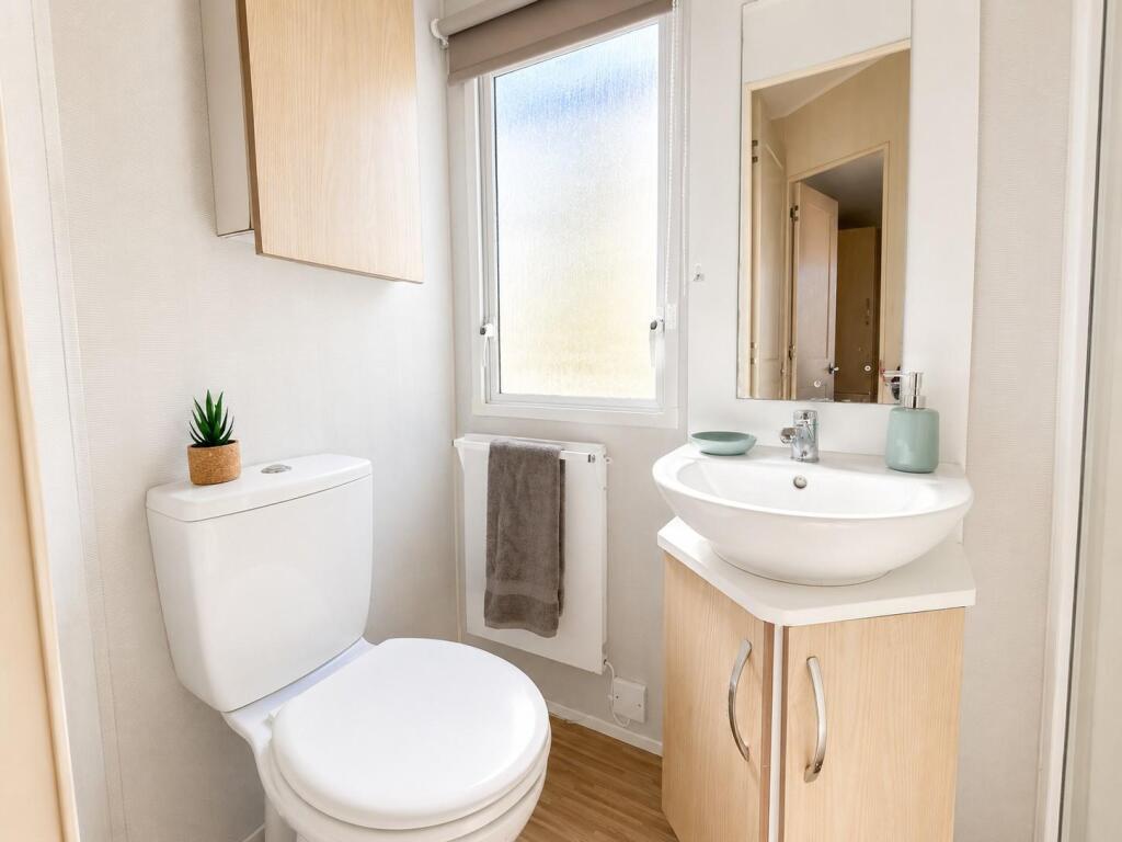2013 Willerby Rio Gold, Felixstowe Beach Holiday Park, Walton Avenue, Felixstowe, Suffolk, IP11 2HA - More