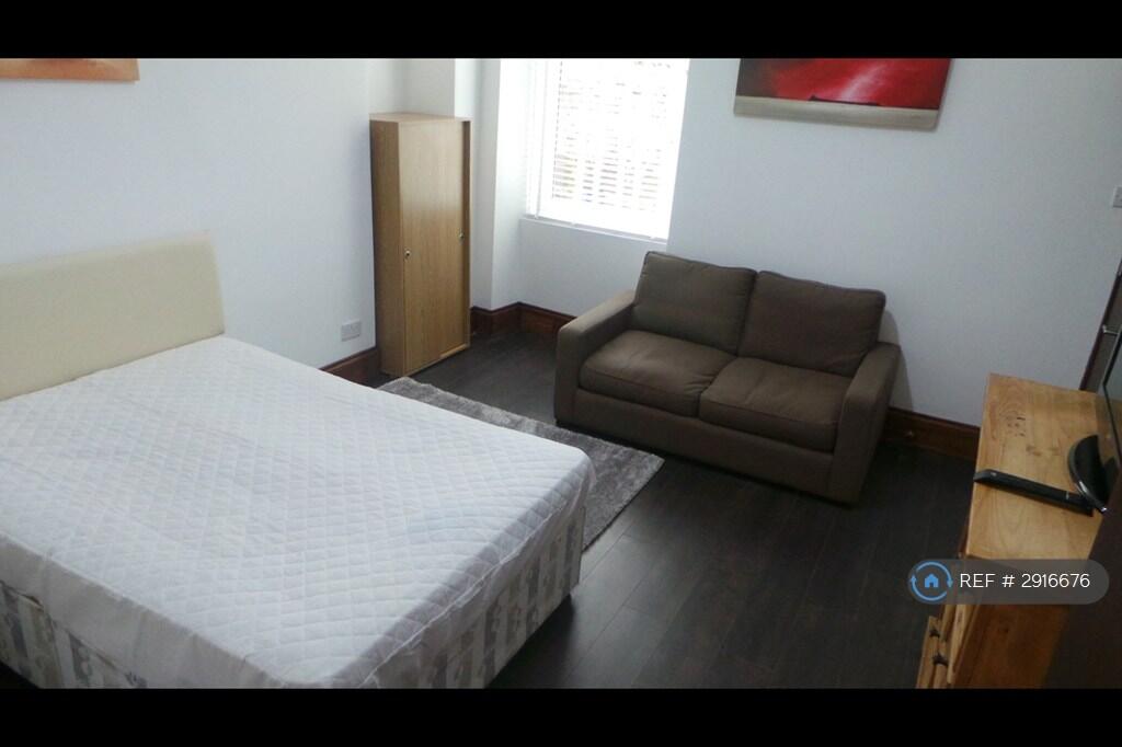 Studio flat for rent
