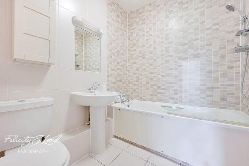 Apartment in London - View 5