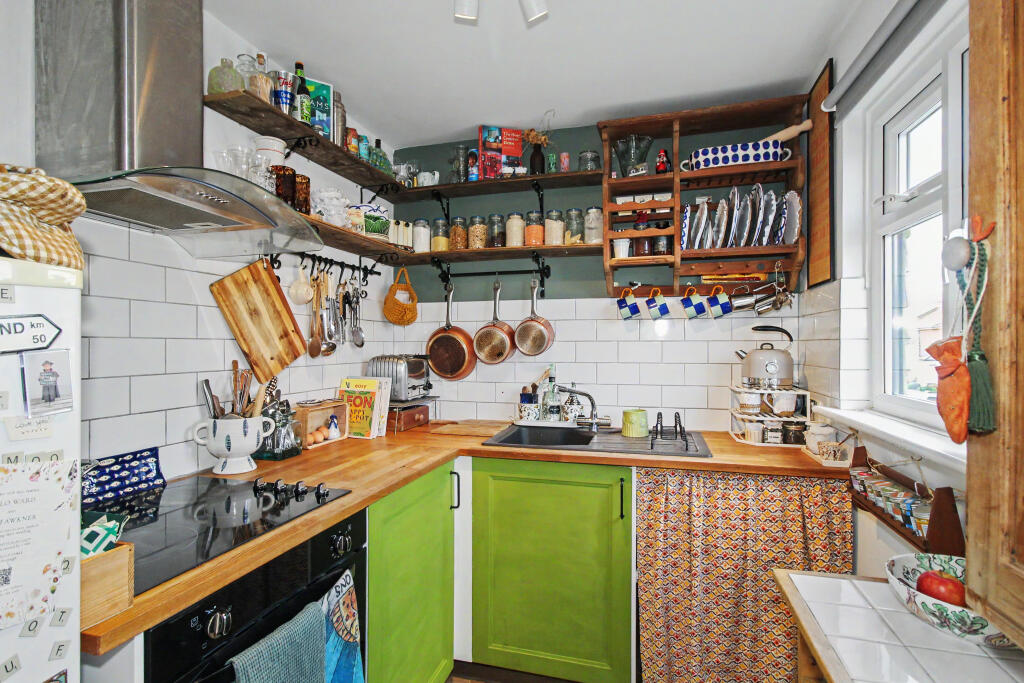 Apartment in Walton-on-Thames, Surrey - View 5