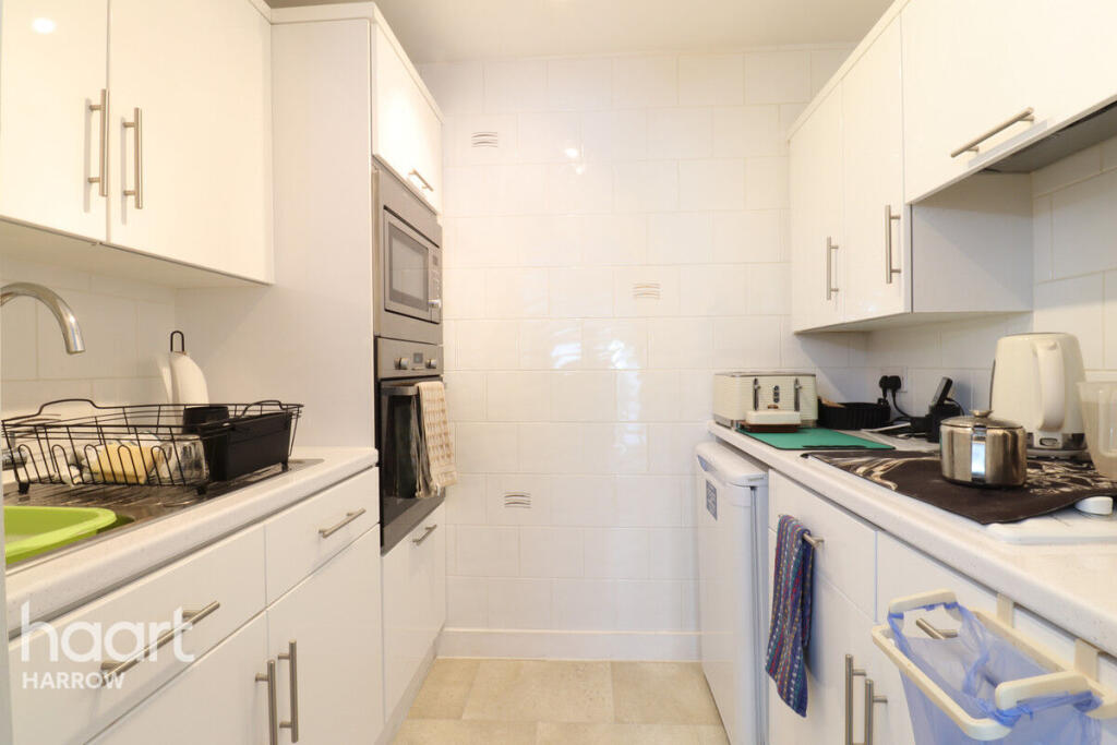 Oakdene Close, PINNER photo 5