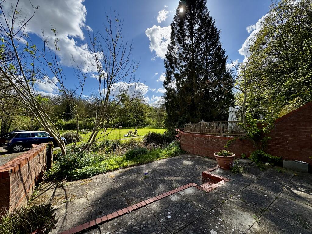 House in East Lindsey, Elkington - More