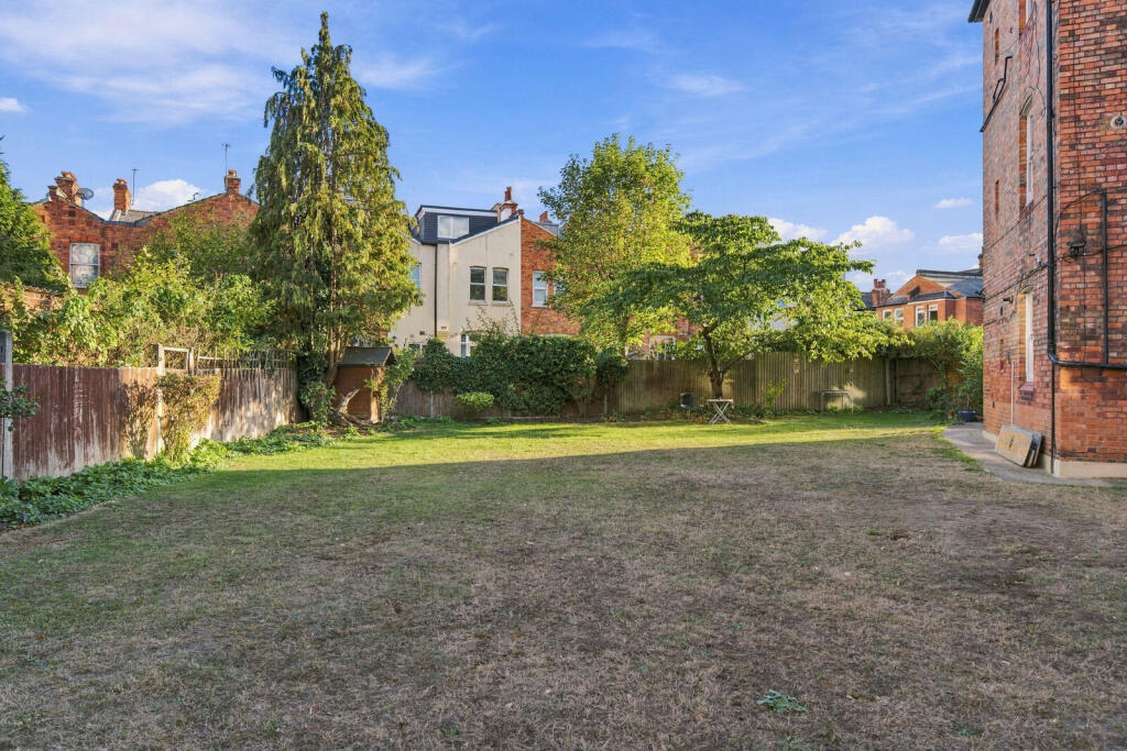 St Pauls Avenue, Willesden Green, London, NW2 photo 4