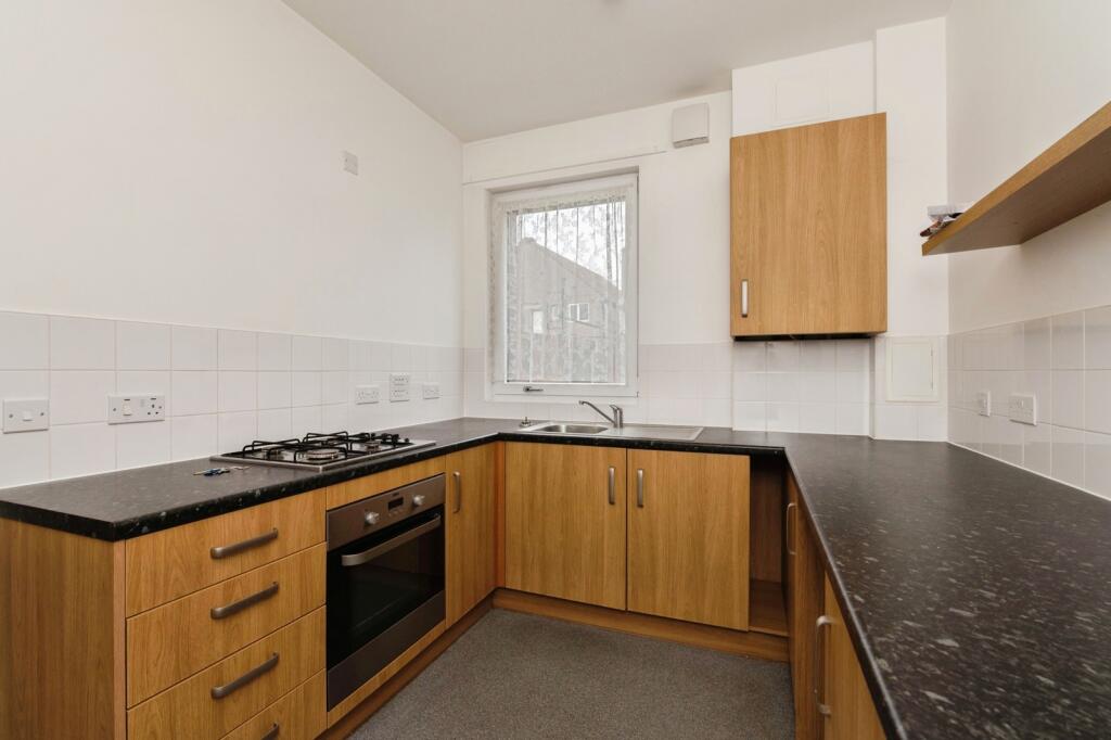 Chapel Road, Tilbury, Essex, RM18 photo 4