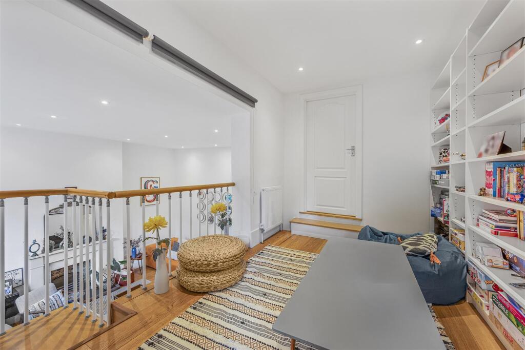 Apartment in London - View 5