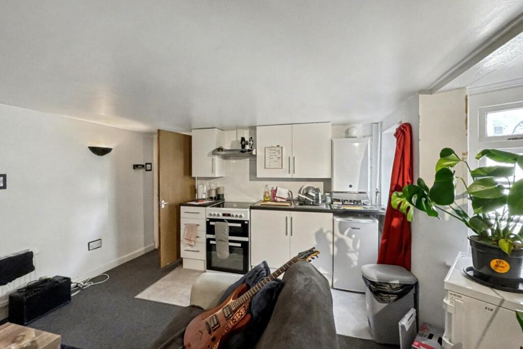51 Warwick Road, Ipswich, Suffolk, IP4 2QH photo 4