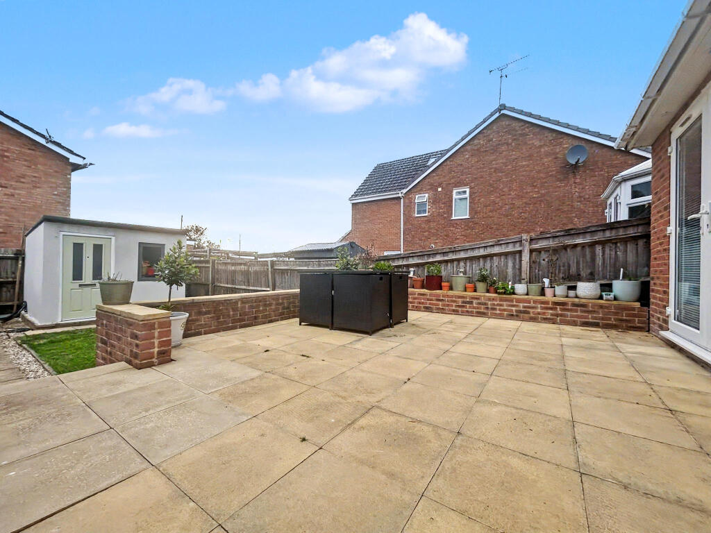 House in Broad Blunsdon, Hyde, Blunsdon - View 4