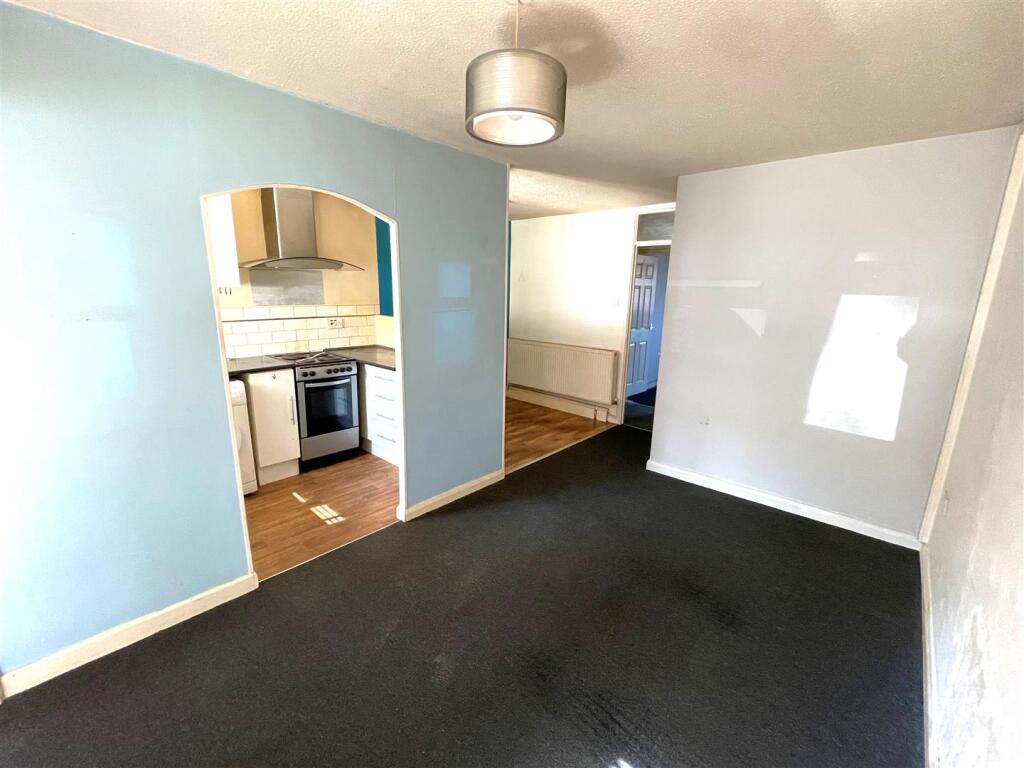 Apartment in Bristol, Lawrence Weston - View 4