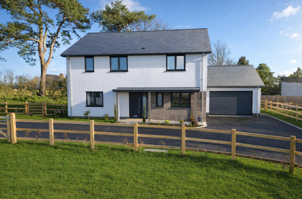 Main image of property: Tiverton Road, Cullompton, EX15