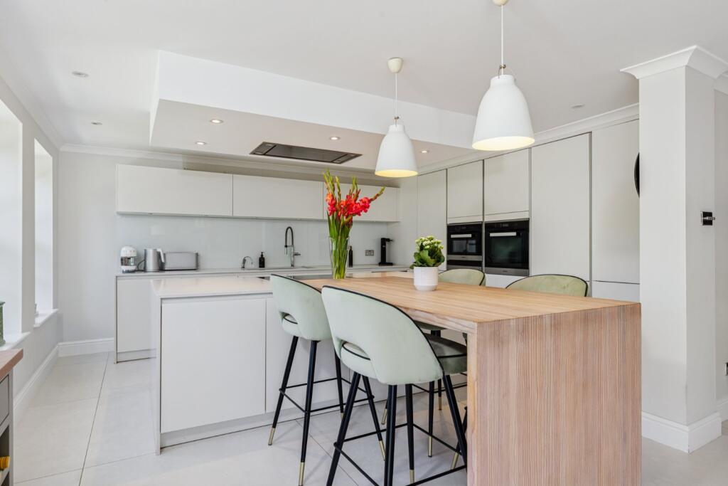 House in Sunninghill, North Ascot - View 3