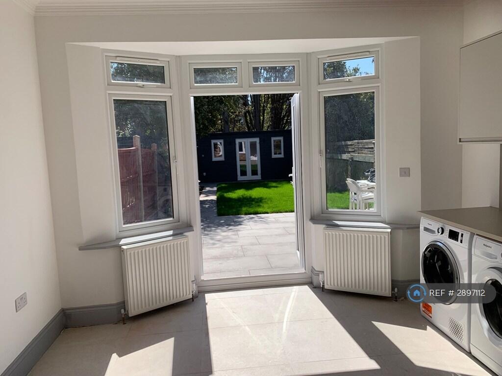 4 bedroom terraced house for rent