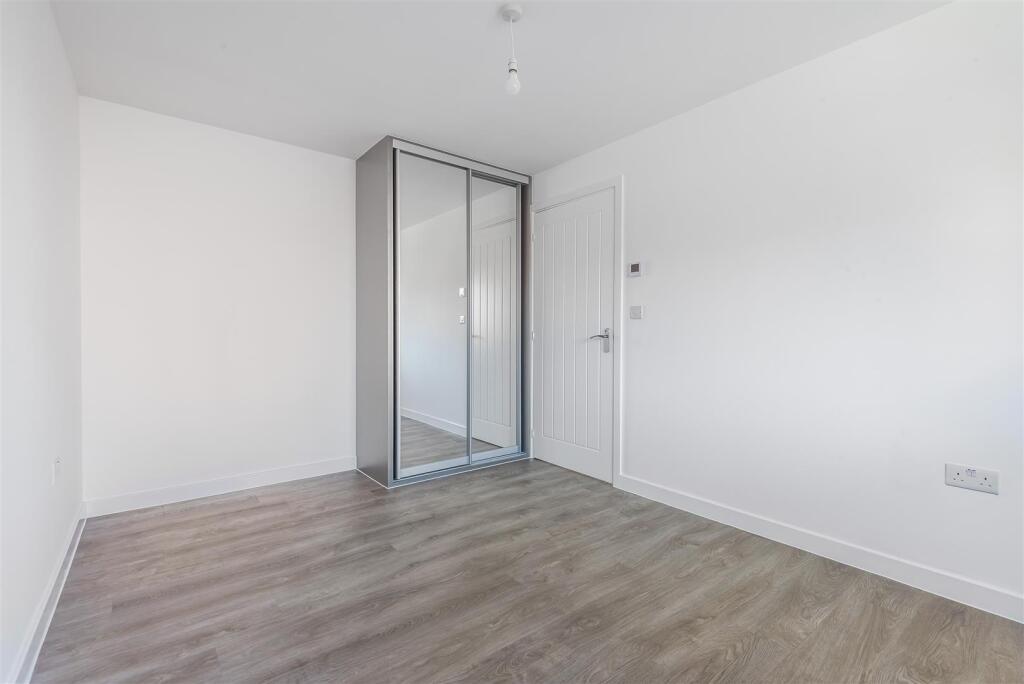 Apartment in Vale of White Horse, Wellington Gate, Grove - View 4