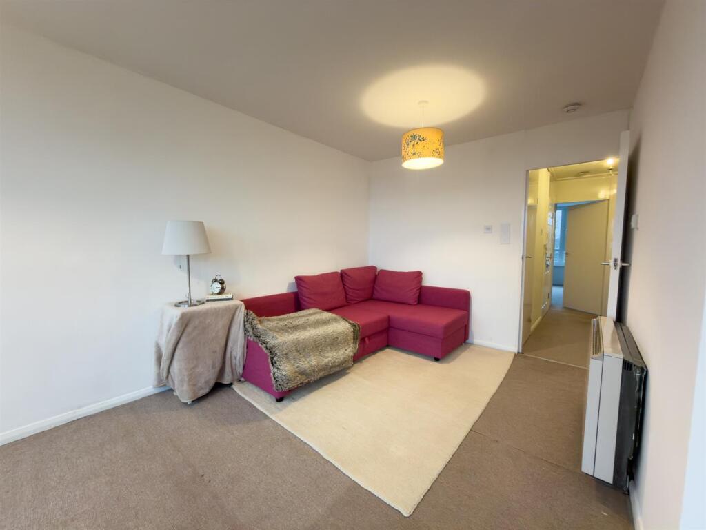 Ingledew Court, Moortown, Leeds, West Yorkshire. photo 4