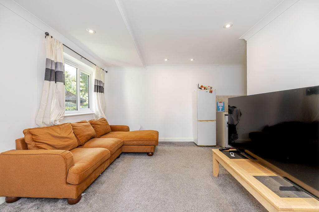 Apartment in Redhill - View 2