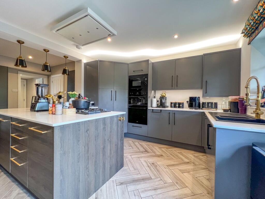 House in Elmbridge, Molesey - View 2