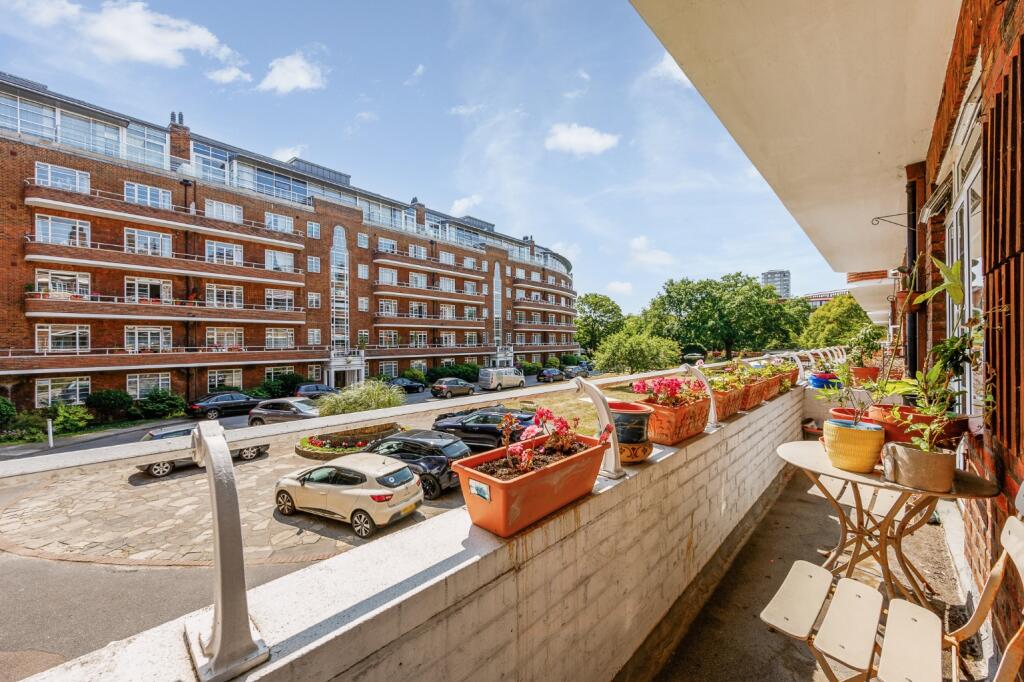 3-bed flat on Gliddon Road, London, Greater London, W14, £650,000
