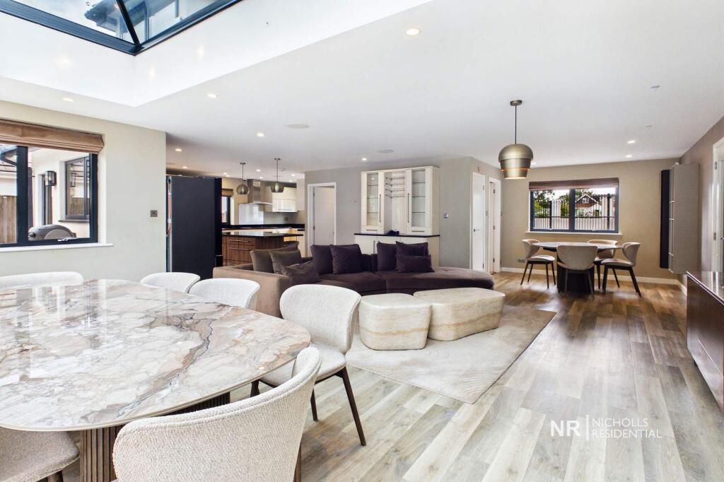 House in Horsham, Southwater - More