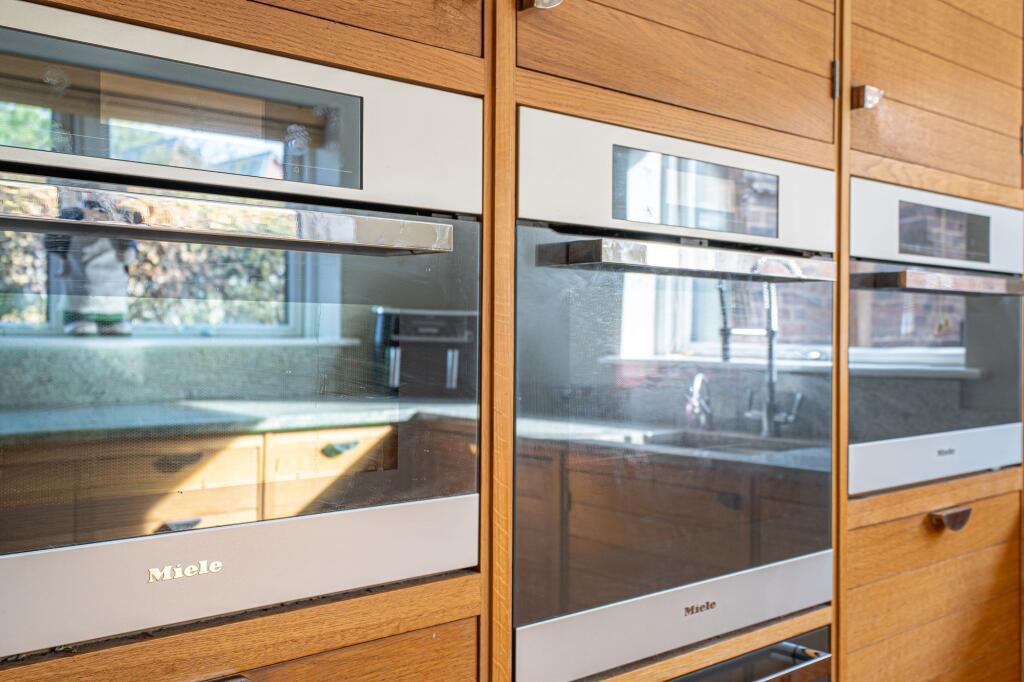 House in Test Valley, Shipton Bellinger - More