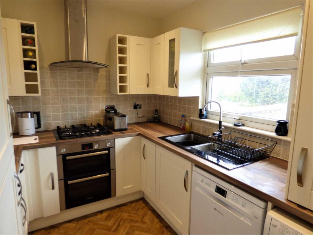 Weston super Mare**50ft+ Garden**No Onward Chain**Double Bedroom**Parking** photo 4