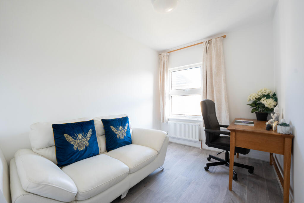 Main image of property: Ramsden Square, Cambridge, Cambridgeshire, CB4