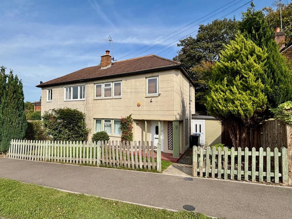Main image of property: Bullfinch Close, Sevenoaks